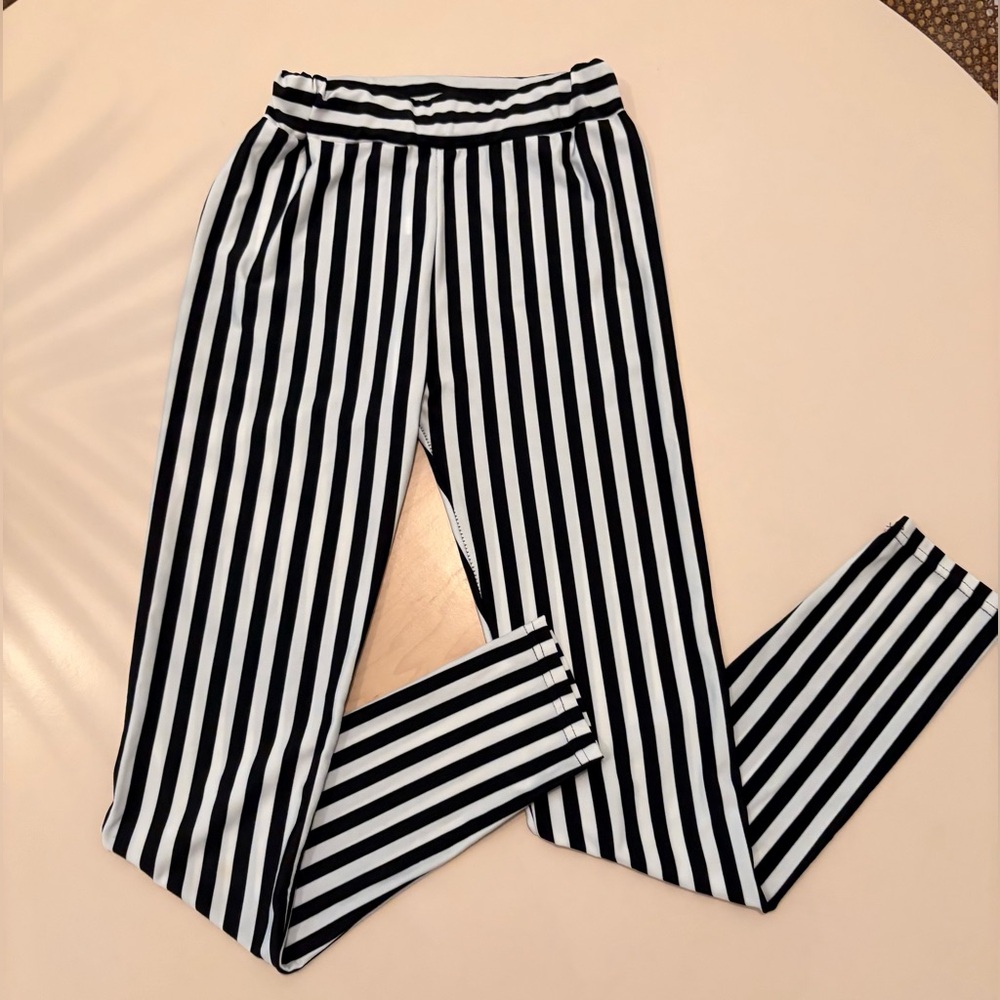 Black & White Vertical Stripe Leggings